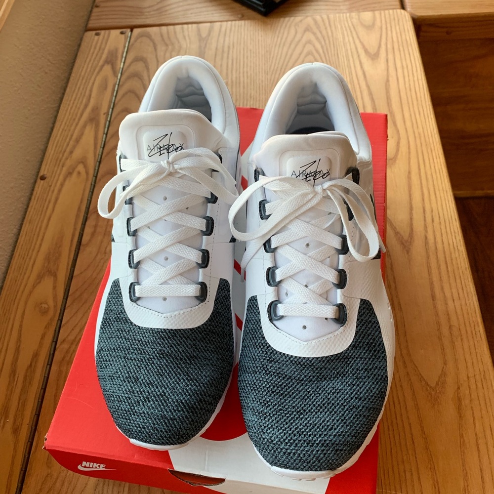 Nike Air Max men’s tennis shoes